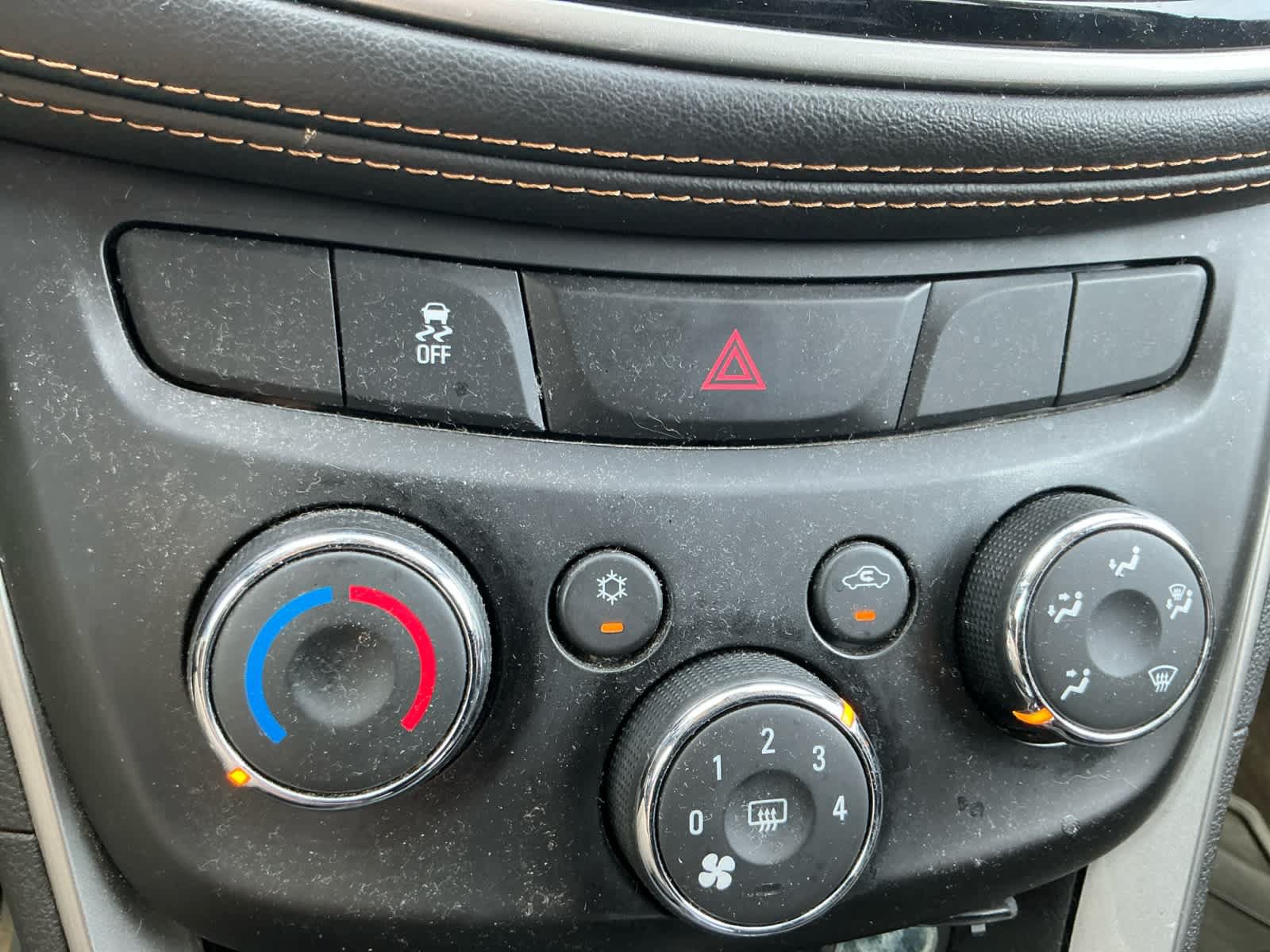 Used 2019 Chevrolet Trax LT w/ LT Convenience Package FWD image 18
