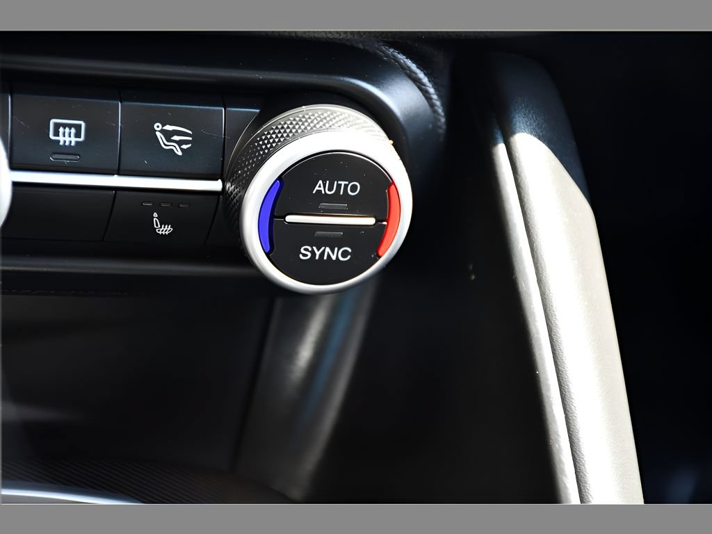 Used 2018 Alfa Romeo Giulia Ti Sport w/ Quick Order Package 22S Sport AWD/4WD image 37