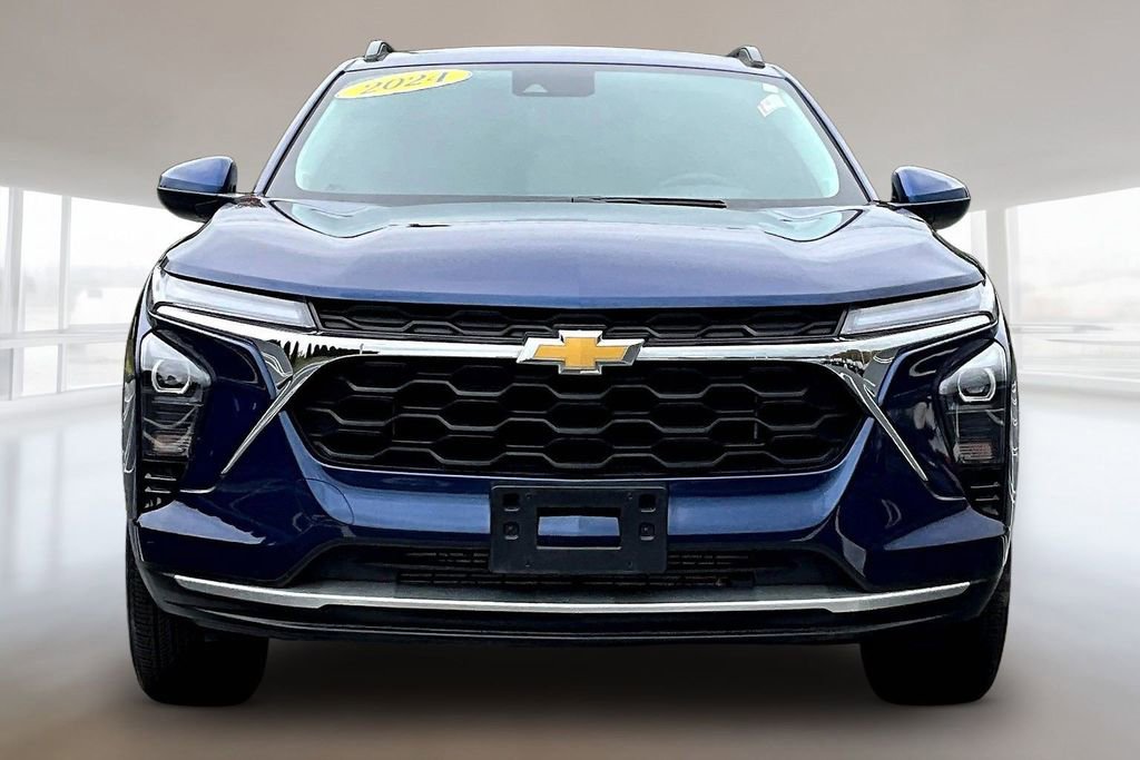 Used 2024 Chevrolet Trax LT w/ Driver Confidence Package FWD image 2
