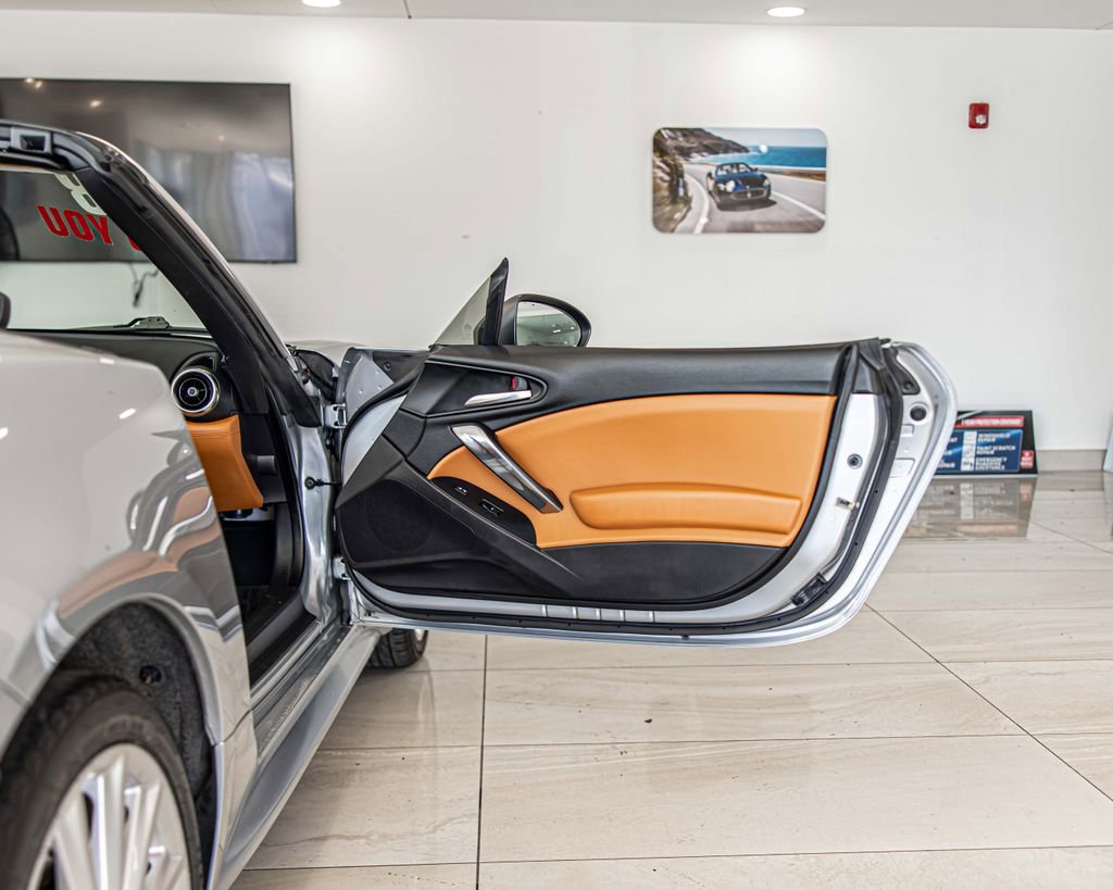 Used 2018 FIAT 124 Spider Lusso w/ Convenience Group RWD image 30