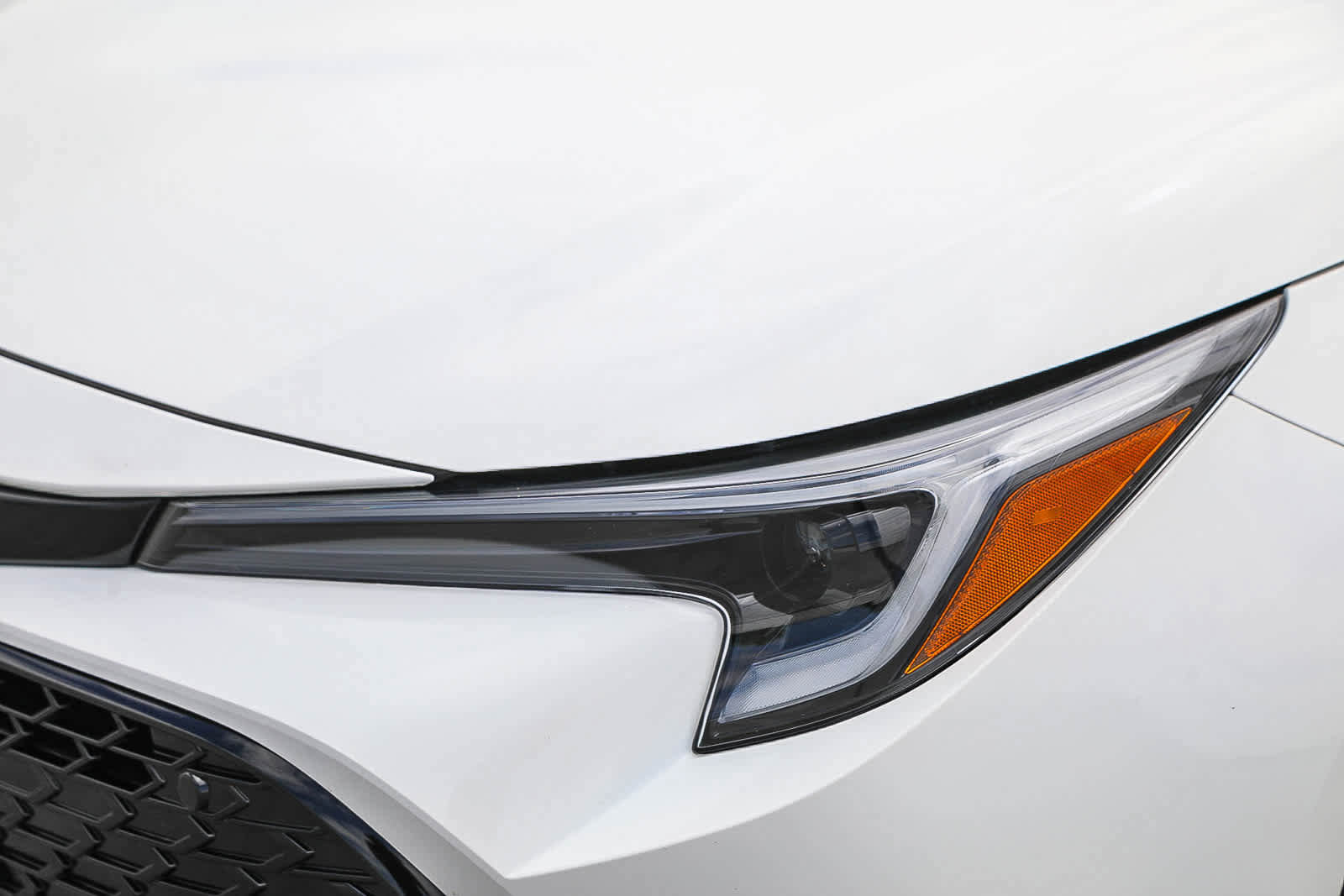 Certified 2025 Toyota Corolla SE w/ SE Package FWD image 8