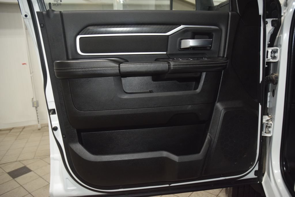 Used 2025 RAM 5500 4x4 Crew Cab image 36
