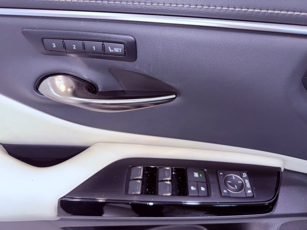 Certified 2024 Lexus ES 350 w/ Premium Package image 18