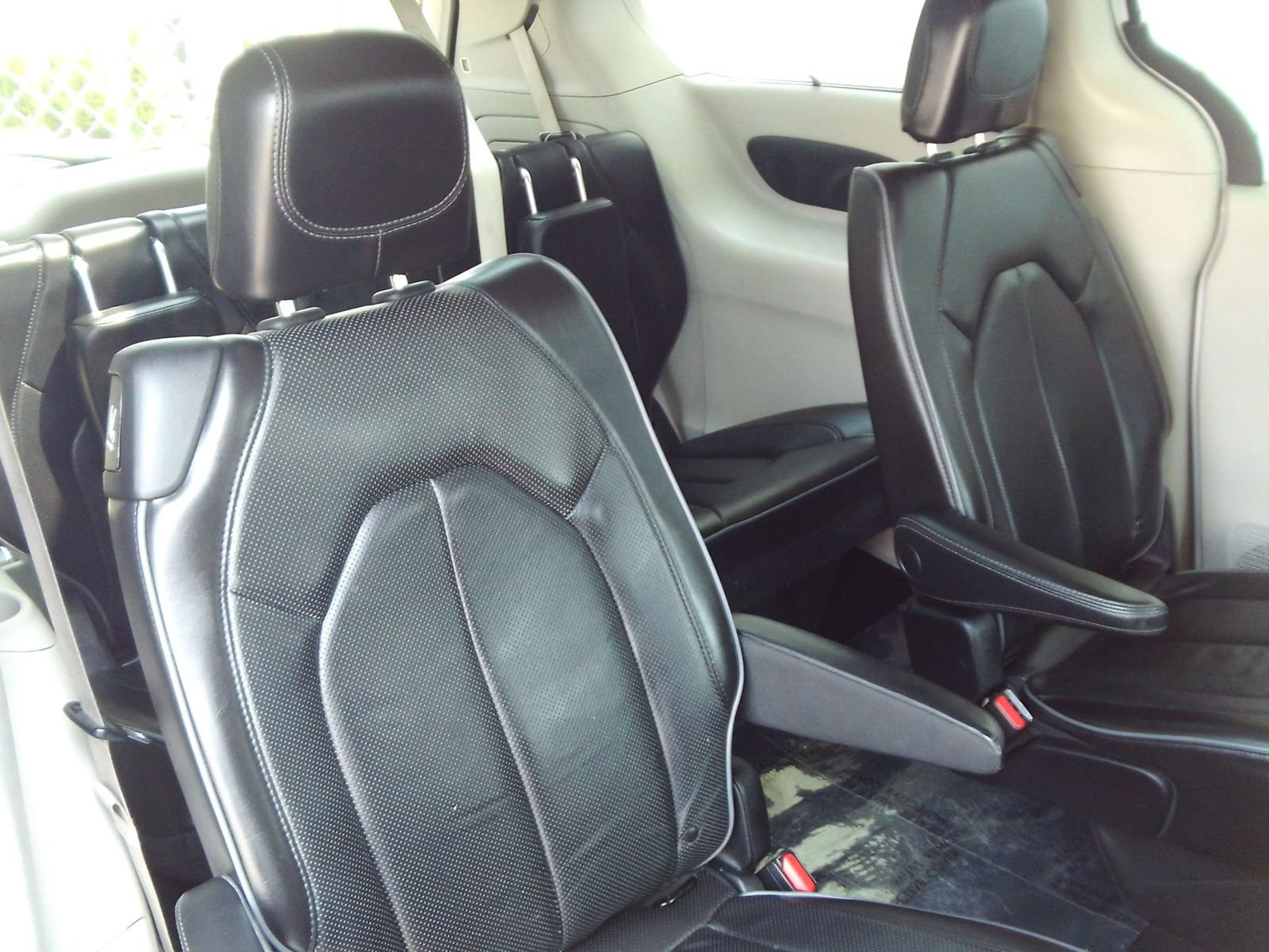Used 2019 Chrysler Pacifica Limited w/ Tire & Wheel Group FWD image 31