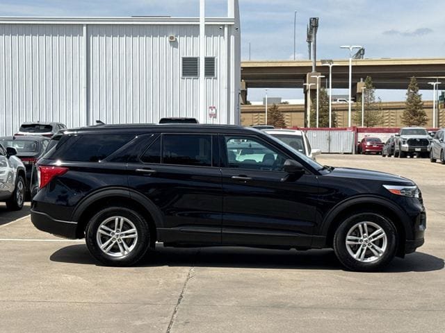 Used 2023 Ford Explorer 4WD image 3
