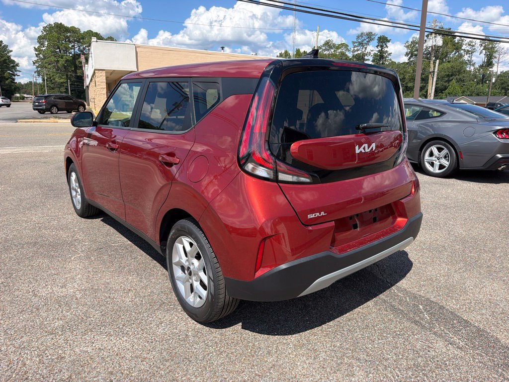 Used 2024 Kia Soul LX w/ Option Group 015 FWD image 7