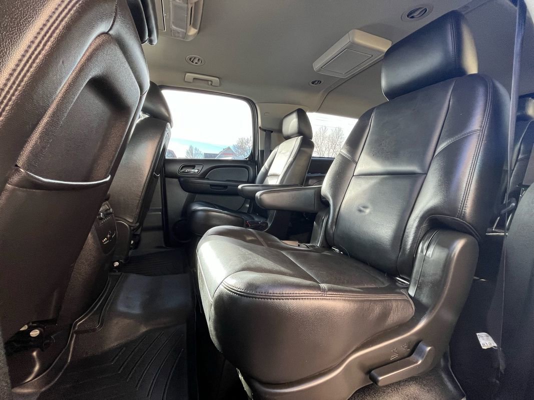 Used 2014 Chevrolet Suburban LT image 19
