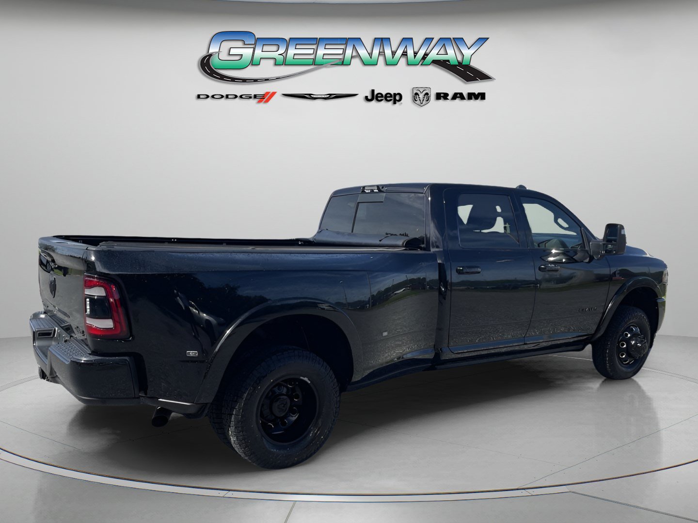 Used 2024 RAM 3500 Limited w/ Night Edition AWD/4WD image 4