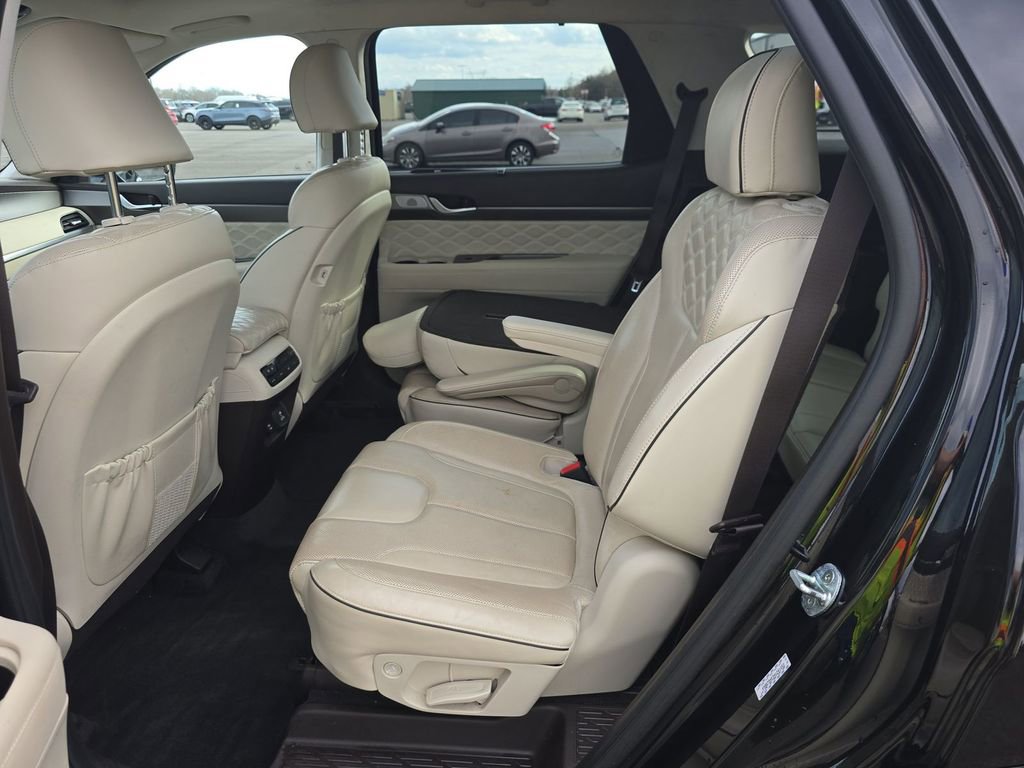 Used 2021 Hyundai Palisade Calligraphy image 3