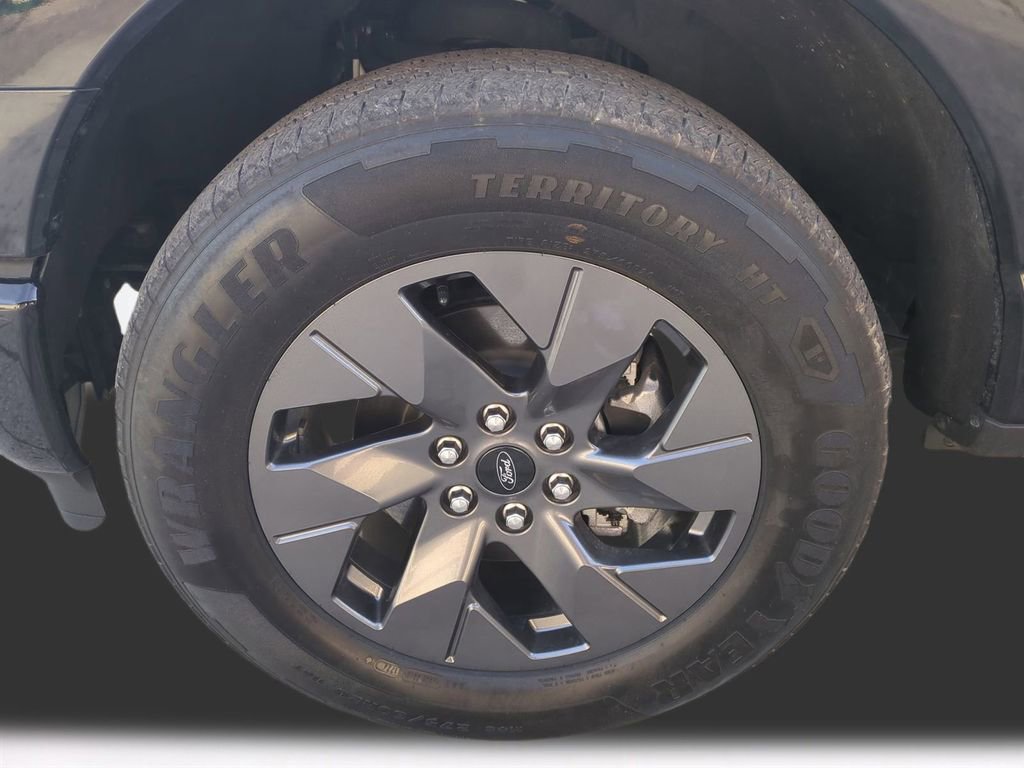 Used 2024 Ford F150 Lightning Lariat image 11