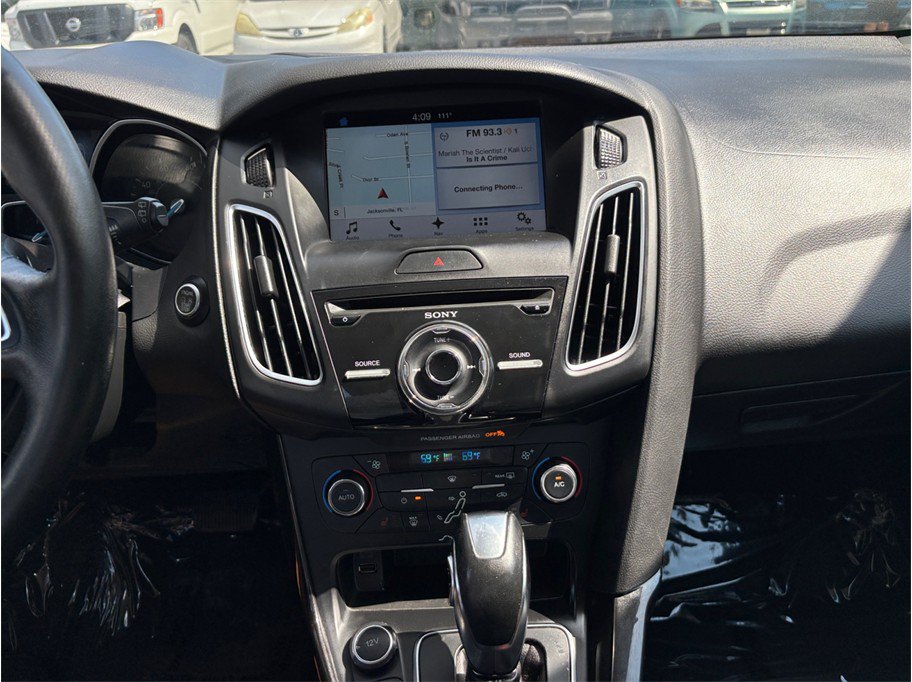 Used 2016 Ford Focus Titanium FWD image 11