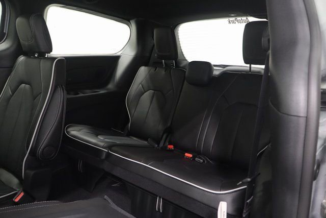 New 2026 Chrysler Pacifica Limited w/ S Appearance Package image 12