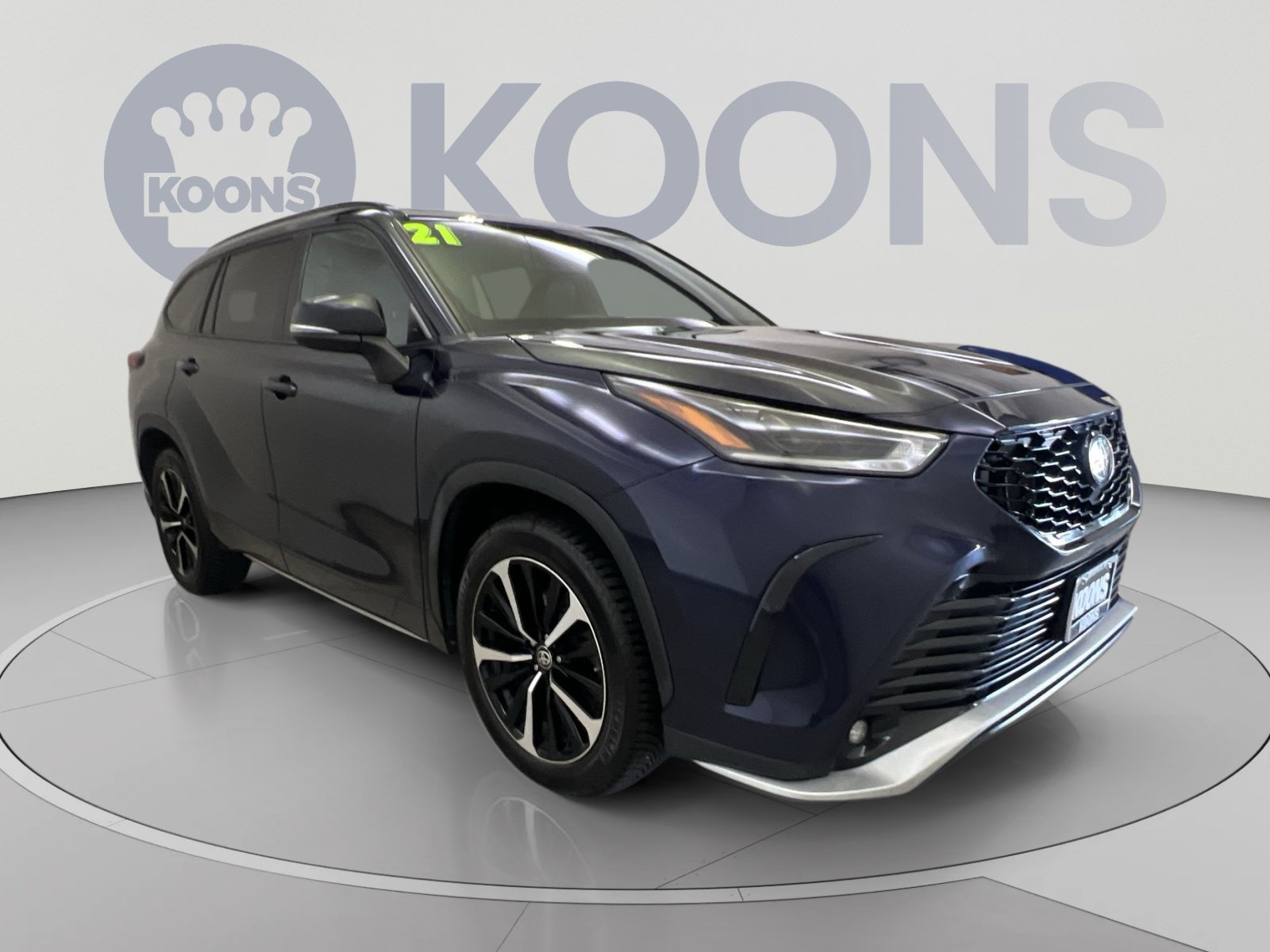 Used 2021 Toyota Highlander XSE AWD/4WD image 2