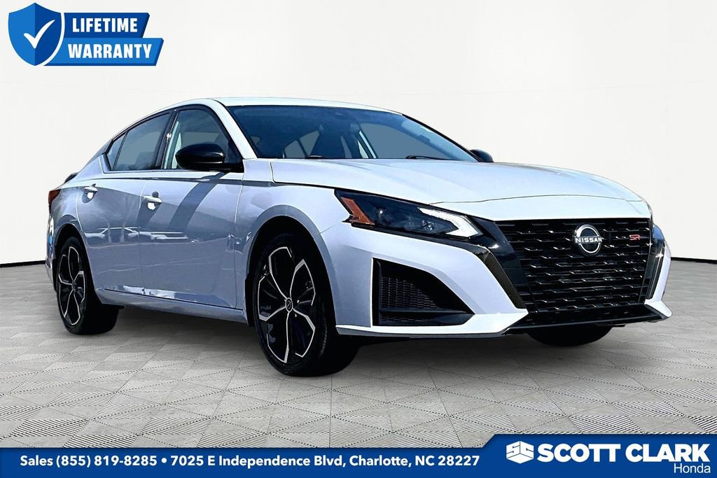 Used 2023 Nissan Altima 2.5 SR image 1