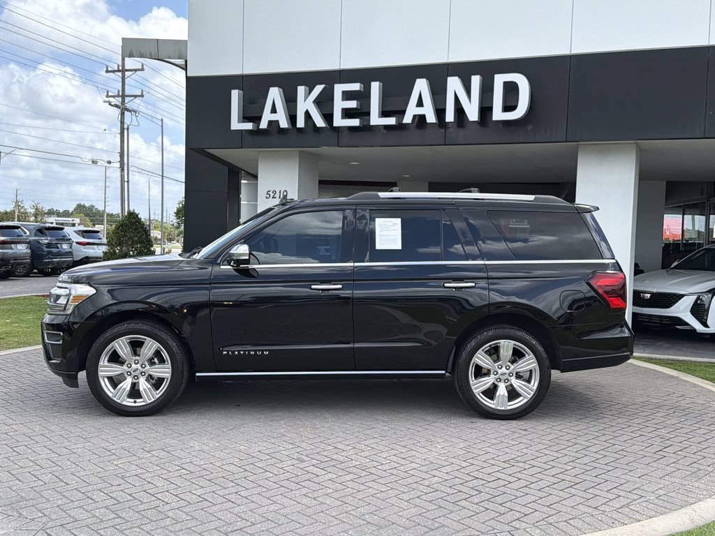 Used 2024 Ford Expedition Platinum RWD image 3