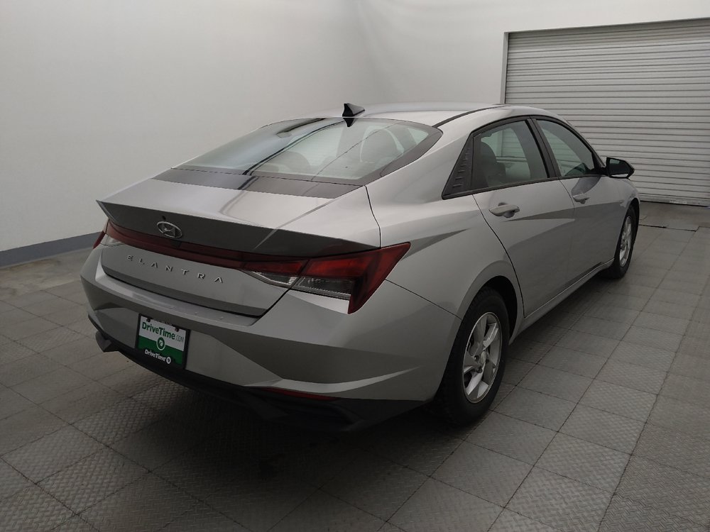 Used 2021 Hyundai Elantra SE FWD image 9