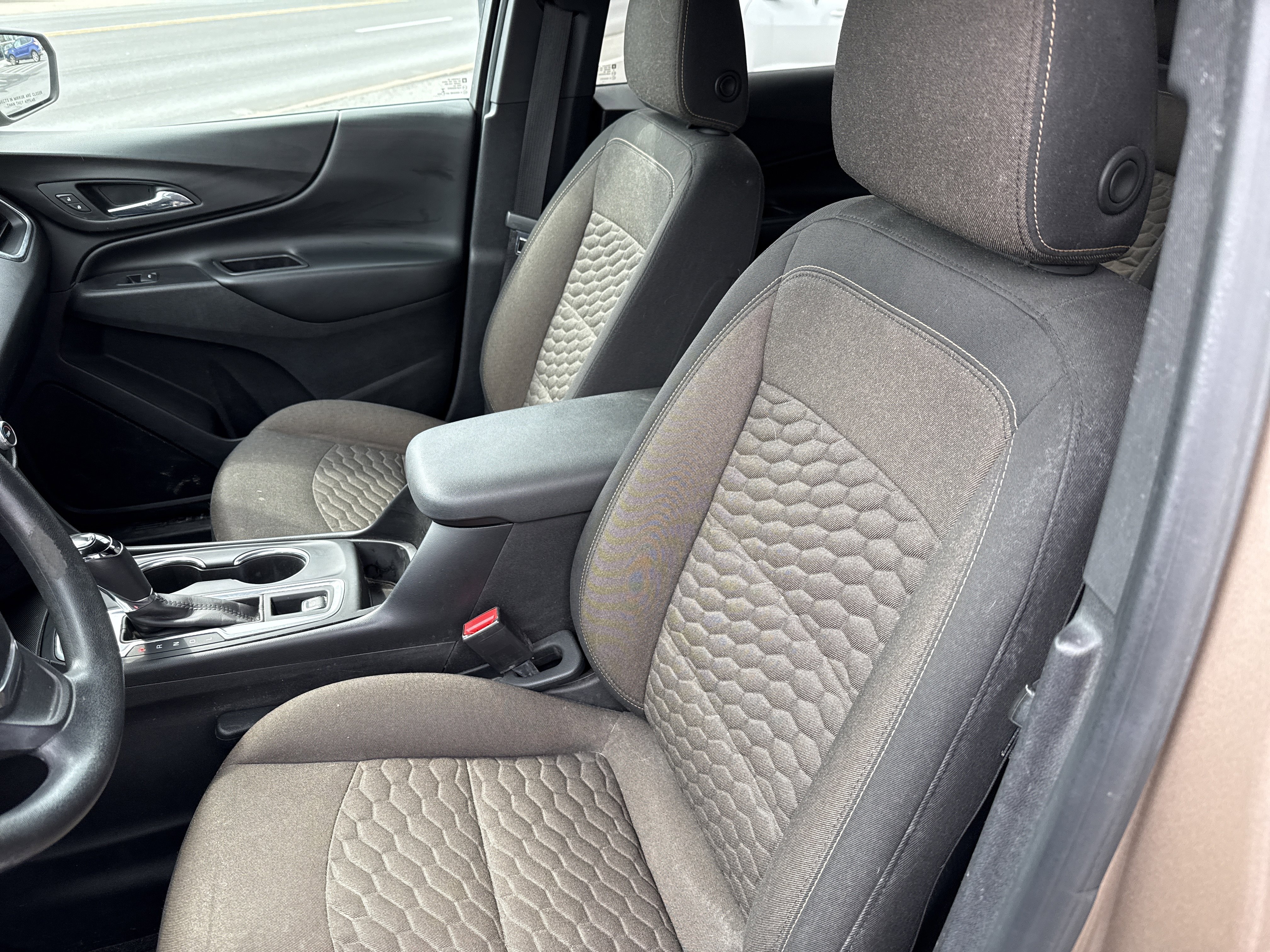 Used 2018 Chevrolet Equinox LT image 12