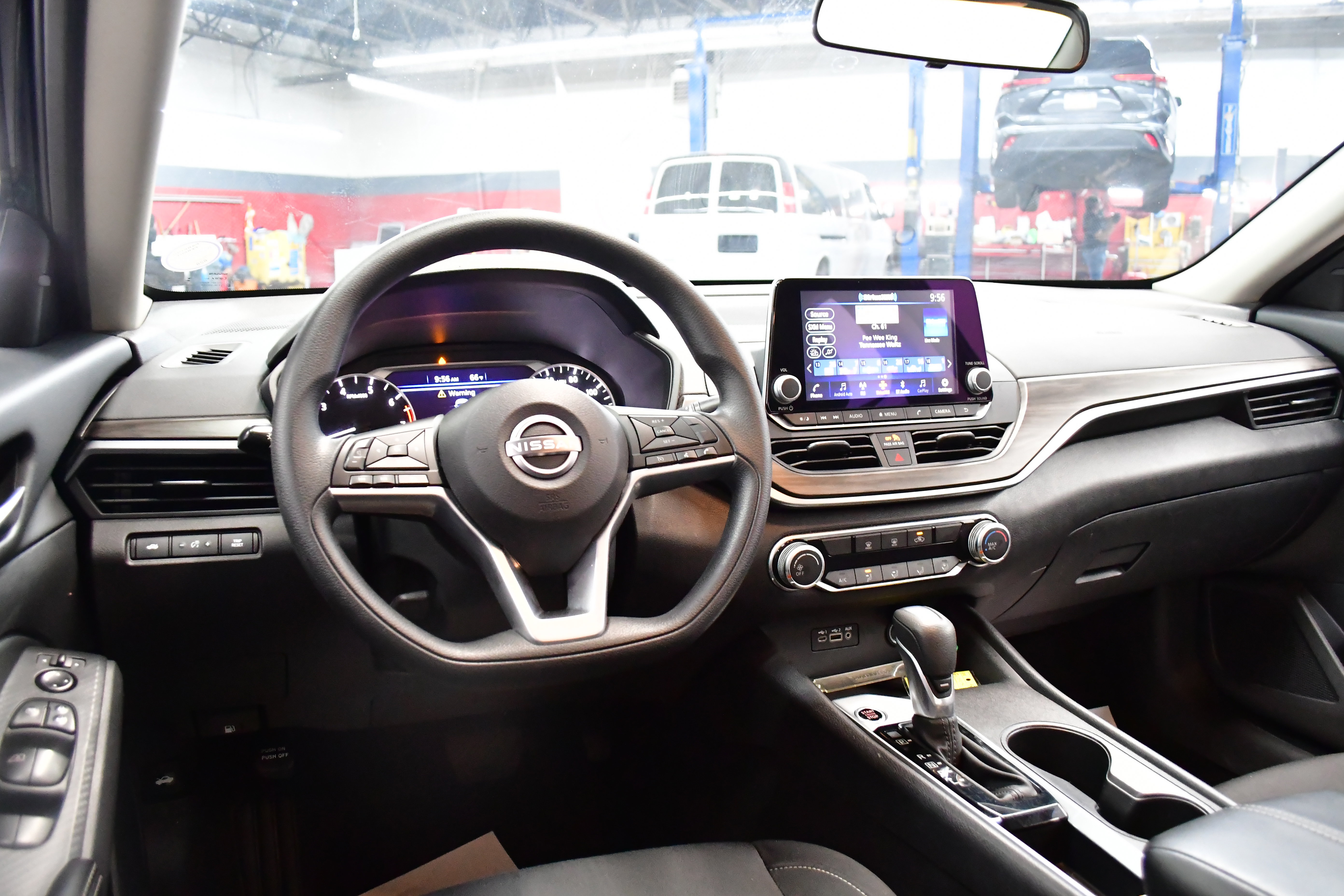 Used 2025 Nissan Altima 2.5 SV FWD image 8