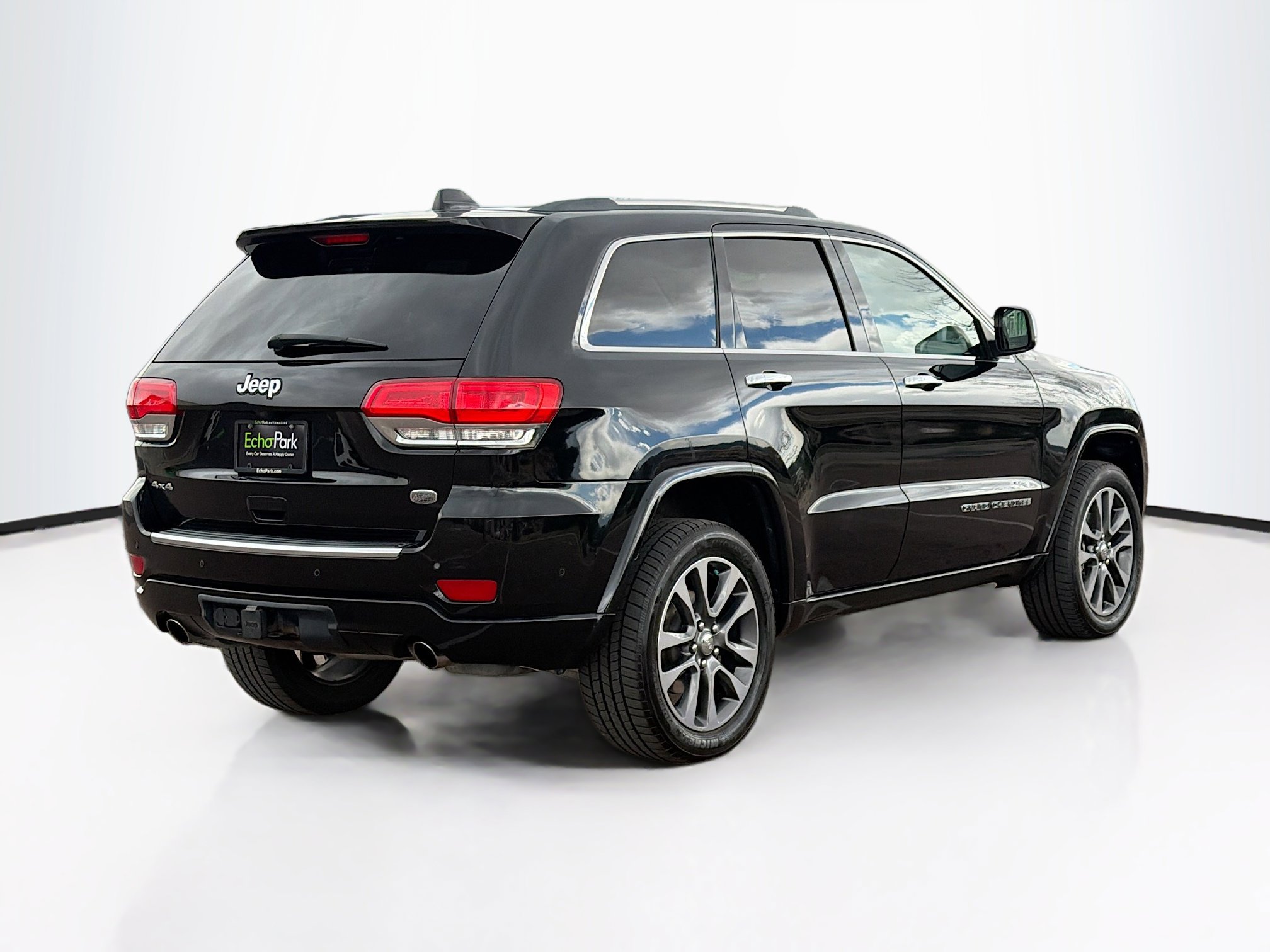 Used 2017 Jeep Grand Cherokee Overland w/ Jeep Active Safety Group image 9