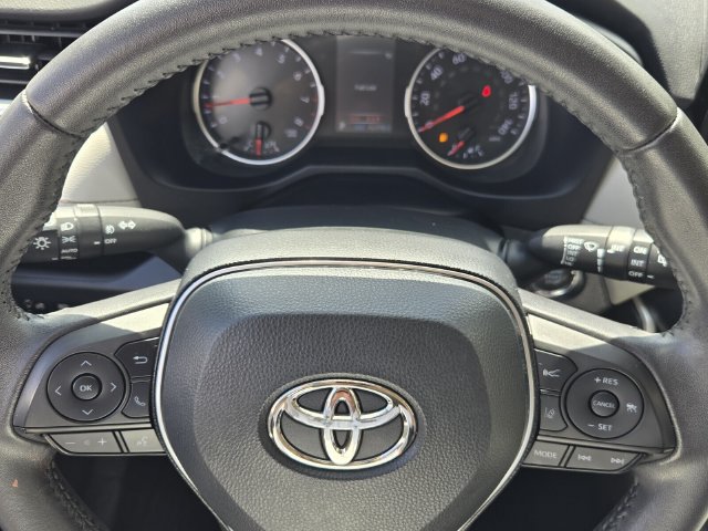 Used 2022 Toyota RAV4 XLE Premium FWD image 25