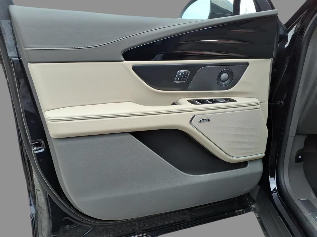 New 2025 Lincoln Nautilus Reserve w/ Jet Appearance Package AWD/4WD image 14