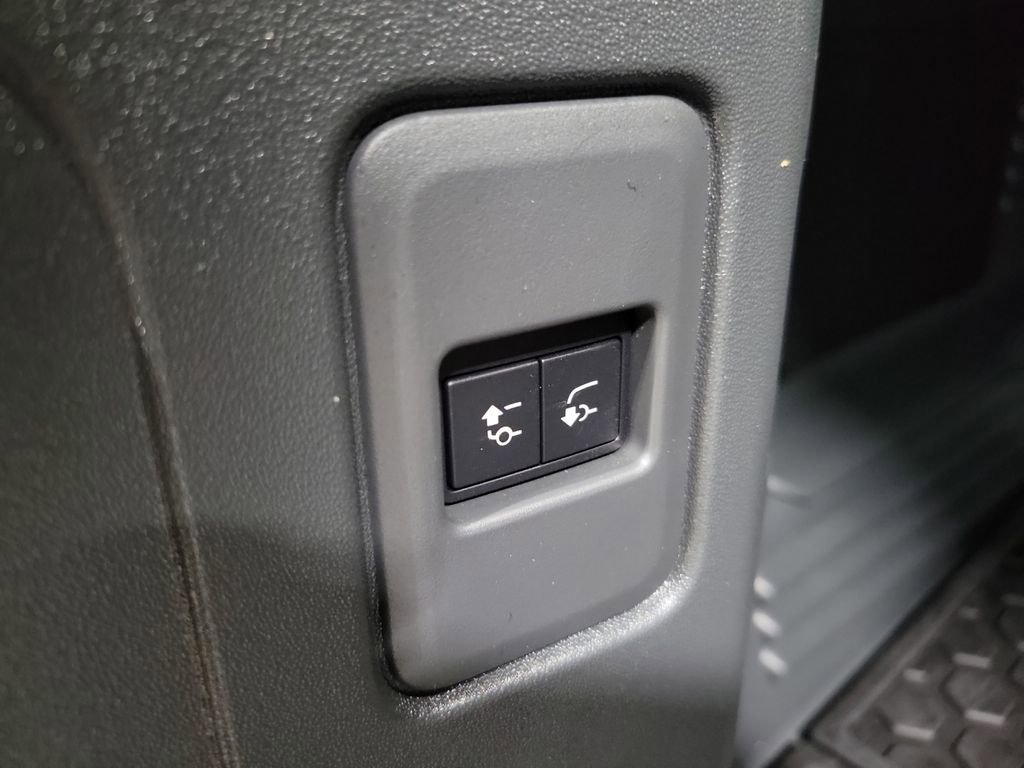 Used 2025 Land Rover Defender 110 S image 29