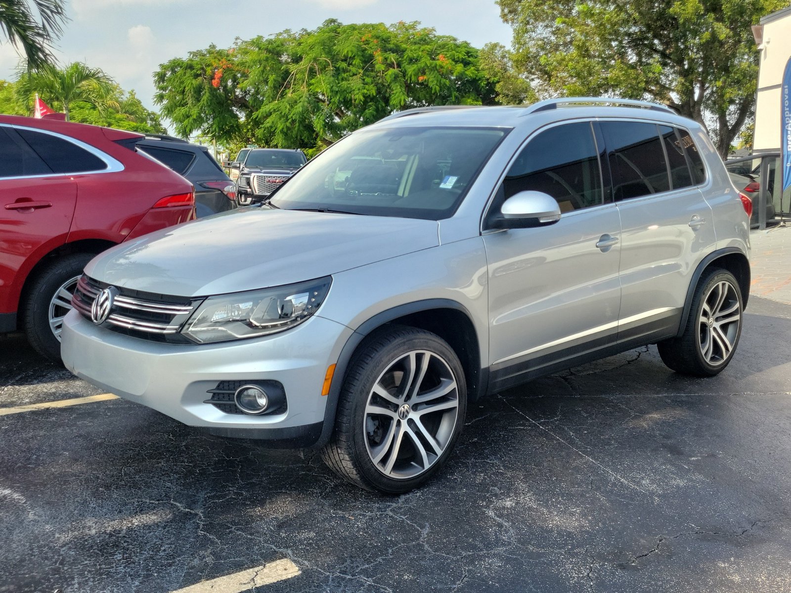 Used 2017 Volkswagen Tiguan SEL FWD image 34
