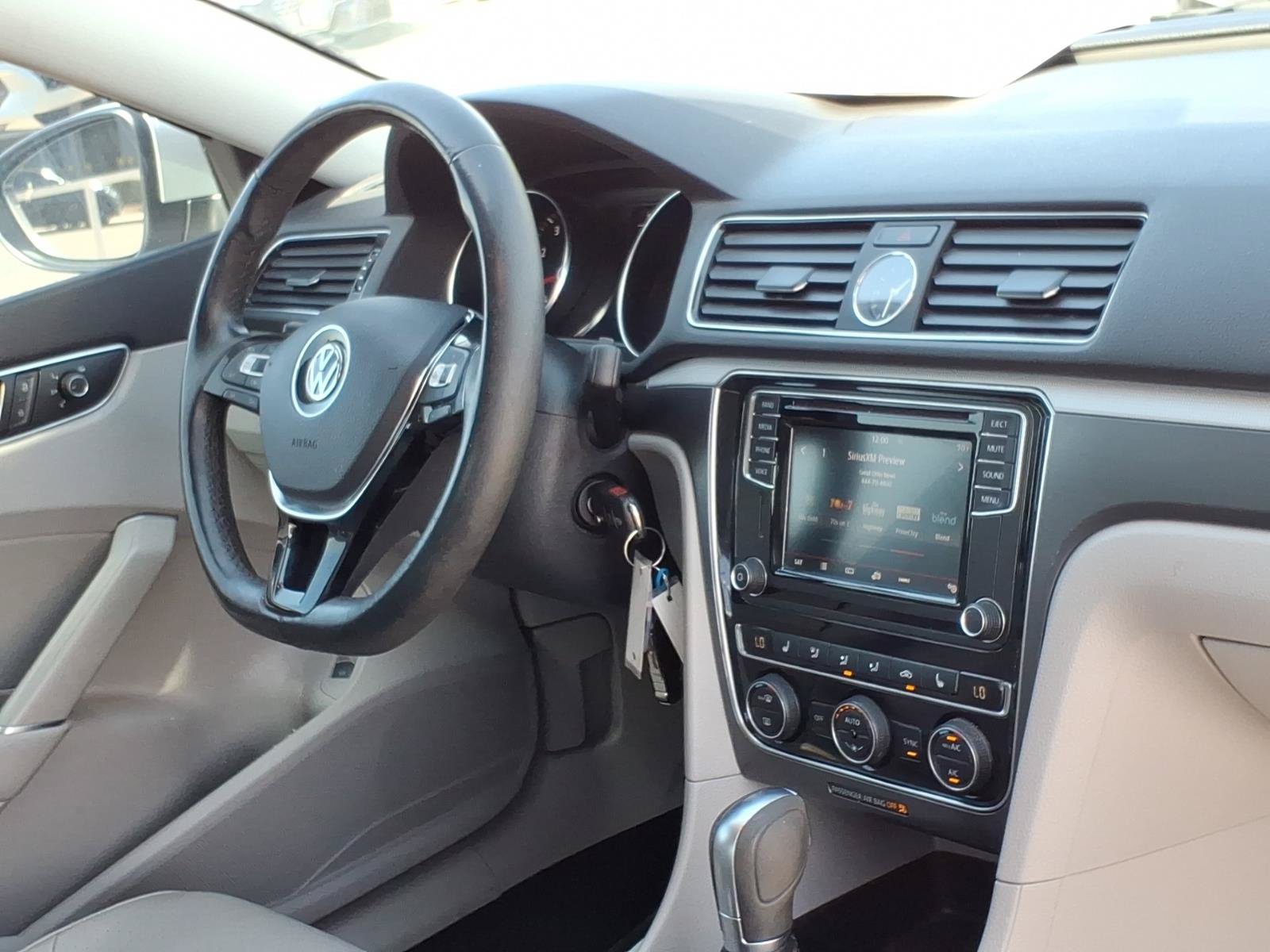 Used 2017 Volkswagen Passat 1.8T R-Line FWD image 10