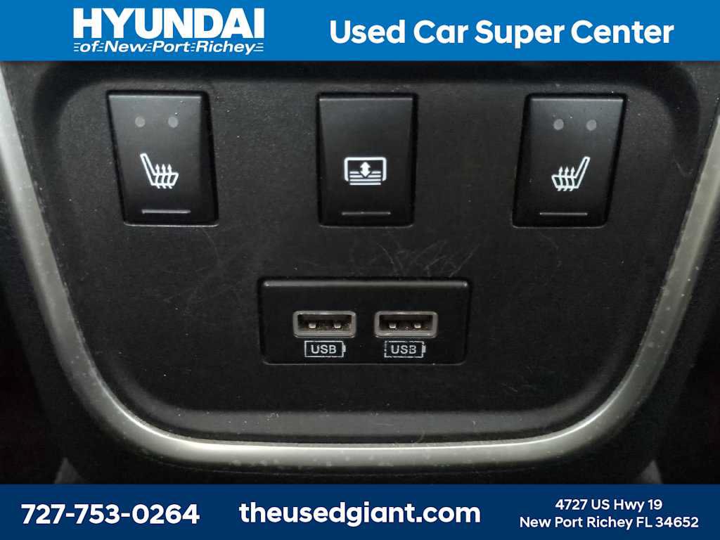 Used 2016 Chrysler 300 C RWD image 14