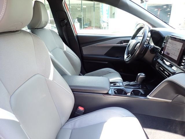 Used 2025 Toyota Camry SE FWD image 3