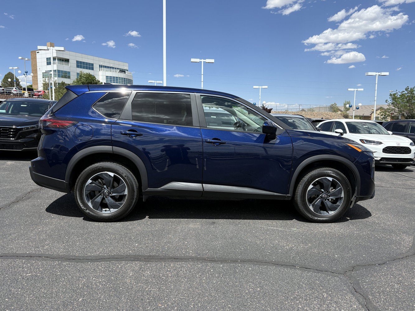 Used 2025 Nissan Rogue SV AWD/4WD image 4