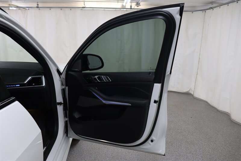 Used 2026 BMW X5 M60i AWD/4WD image 30