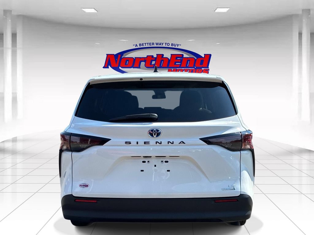 Used 2023 Toyota Sienna LE FWD image 6