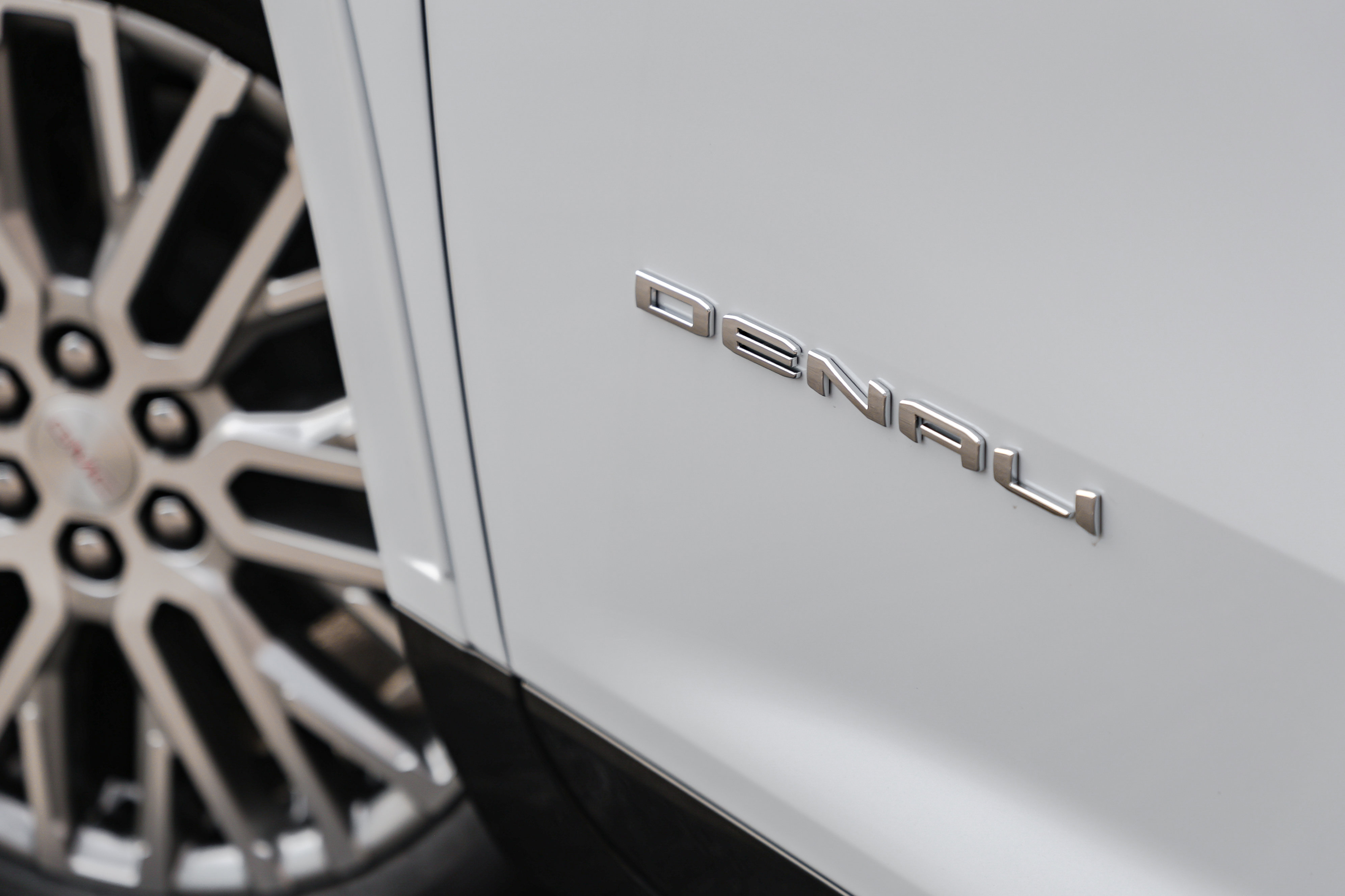 New 2026 GMC Acadia Denali w/ Super Cruise Package image 5