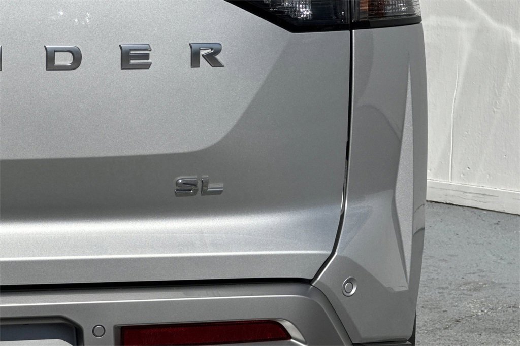 Certified 2024 Nissan Pathfinder SL image 30