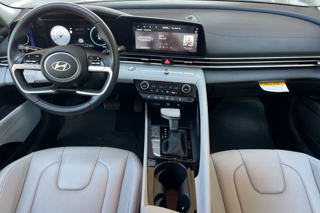 Used 2025 Hyundai Elantra Limited FWD image 17