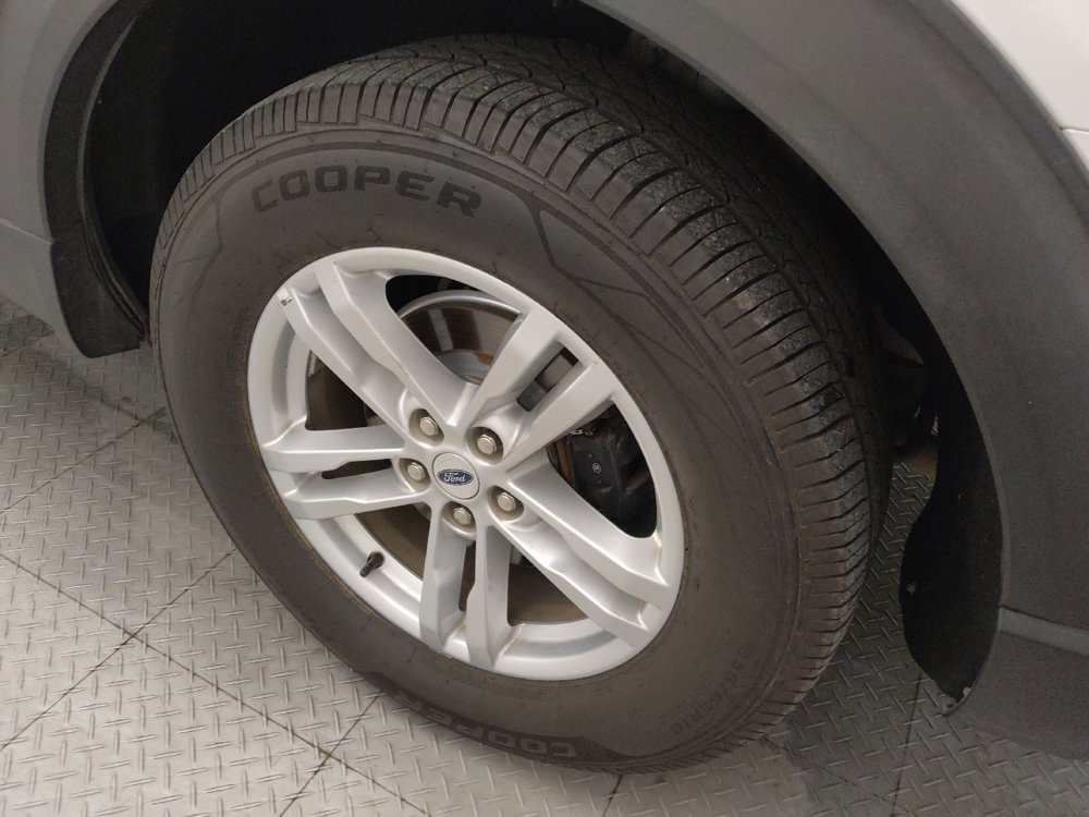 Used 2022 Ford Explorer XLT image 31