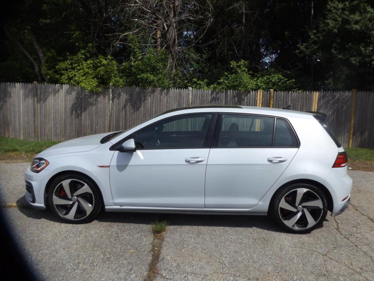 Used 2018 Volkswagen GTI SE FWD image 2