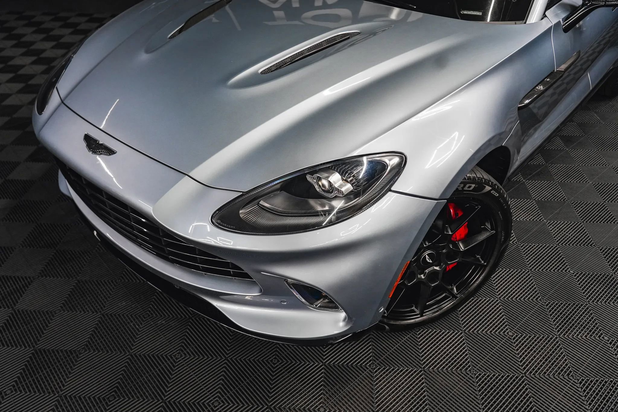 Used 2021 Aston Martin DBX AWD/4WD image 3