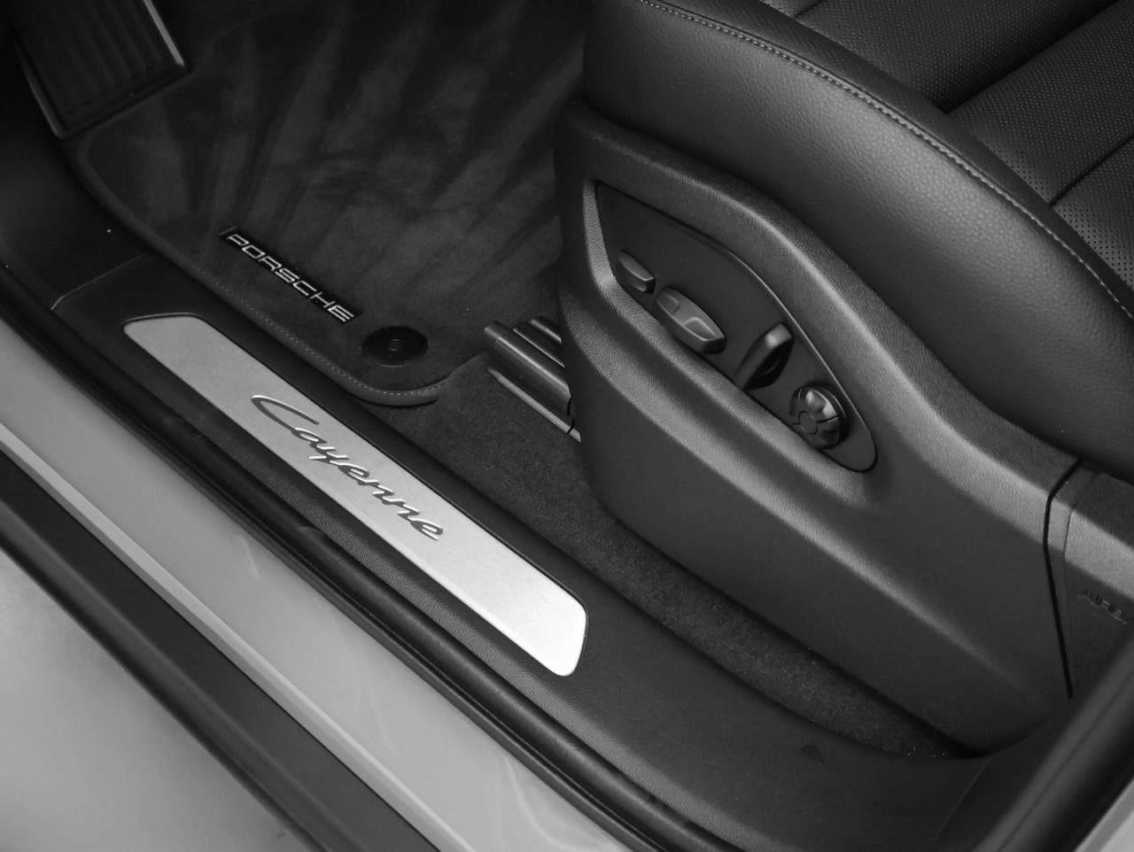 New 2025 Porsche Cayenne E-Hybrid image 56