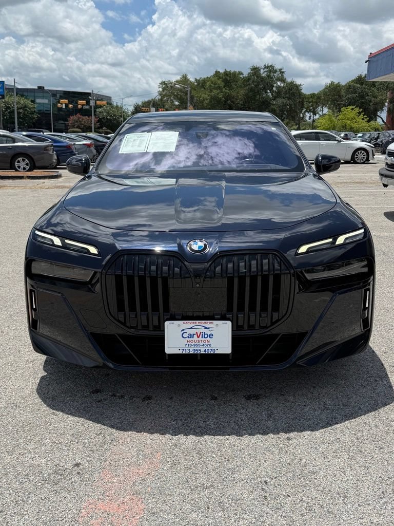 Used 2023 BMW 760i xDrive AWD/4WD image 2