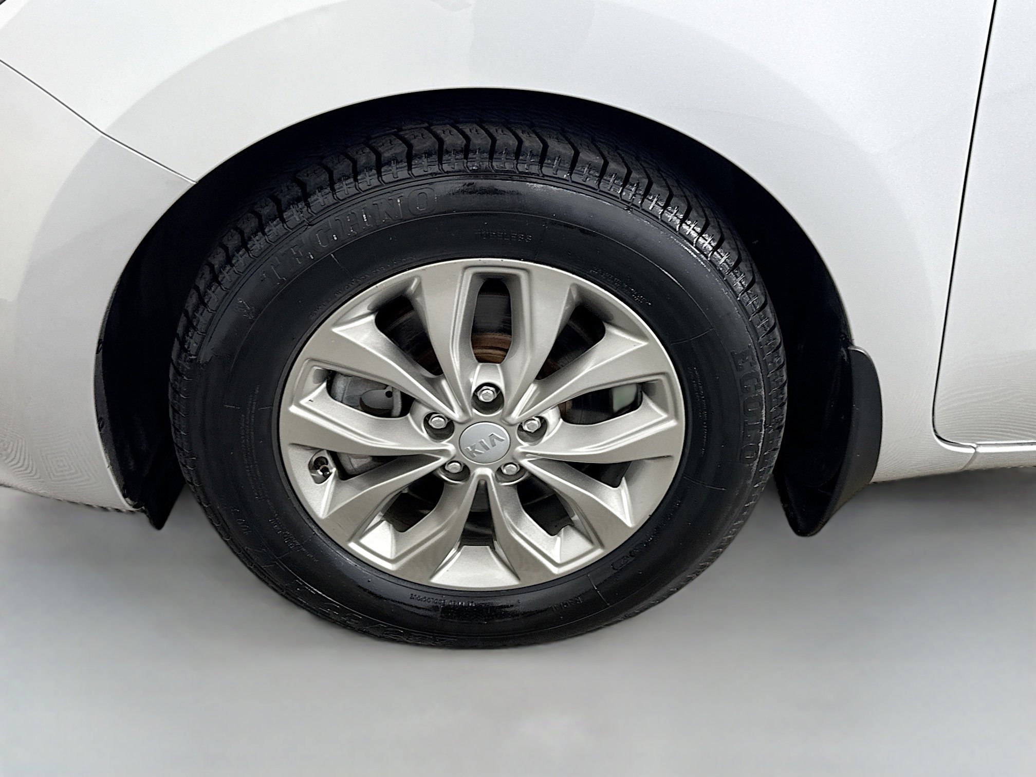 Used 2019 Kia Sedona LX image 35