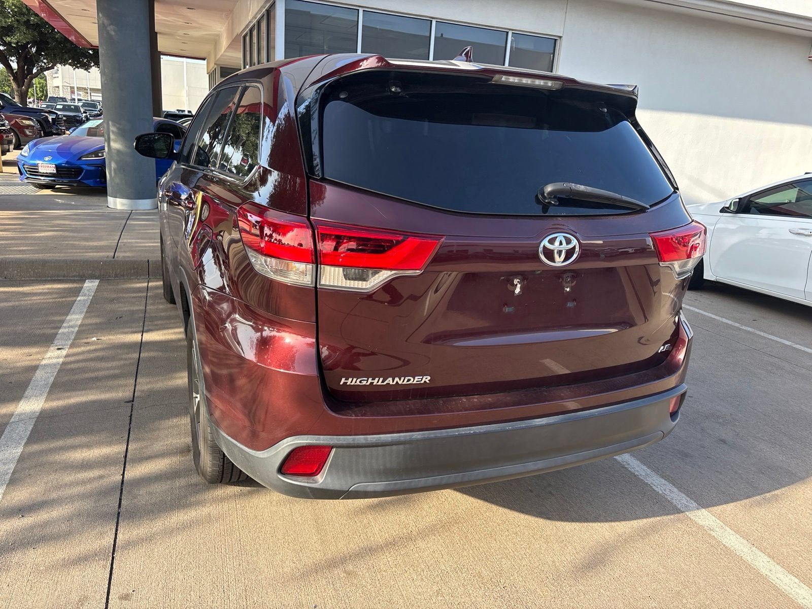 Used 2019 Toyota Highlander Plus FWD image 10