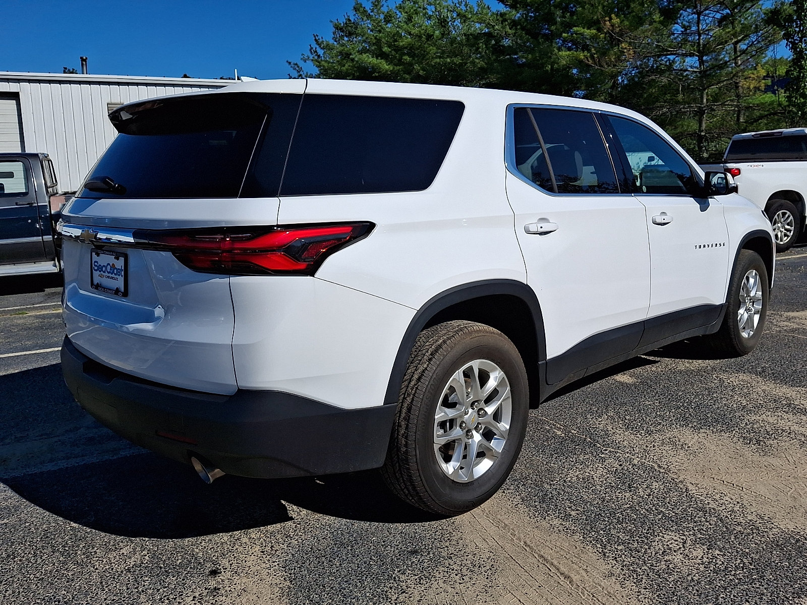 Used 2023 Chevrolet Traverse LS w/ Safety Package FWD image 6
