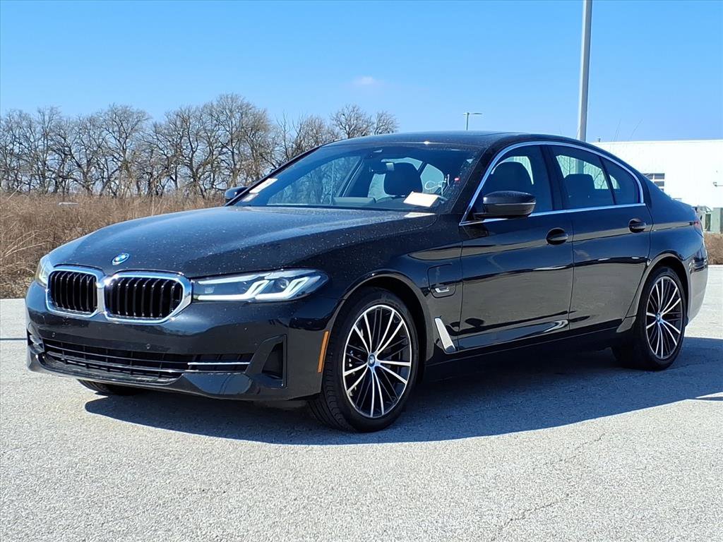 Used 2023 BMW 530e xDrive w/ Convenience Package image 9