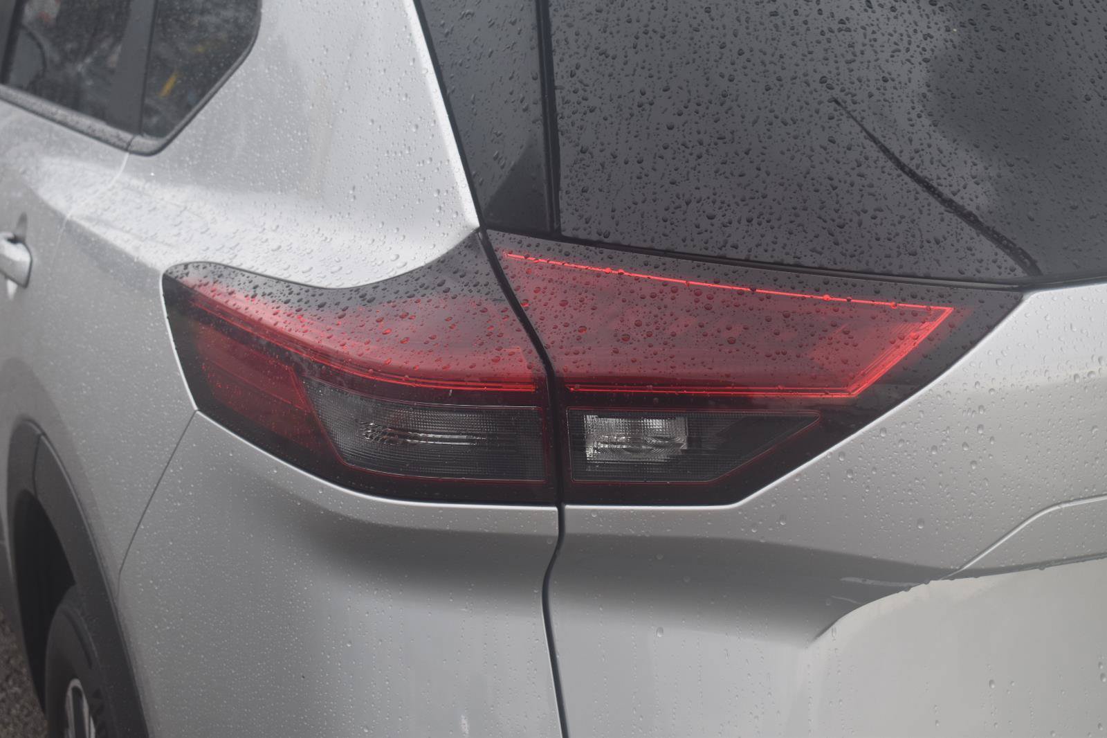 Used 2023 Nissan Rogue SV FWD image 6