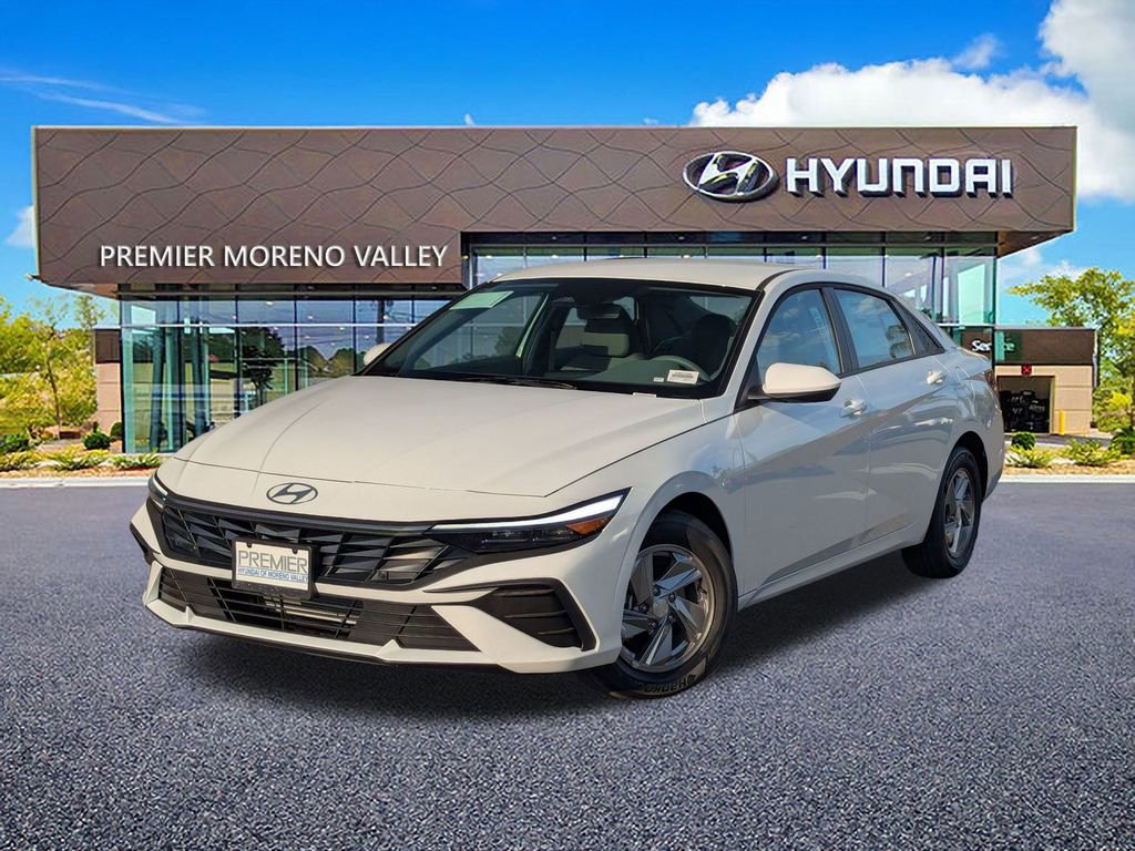 New 2025 Hyundai Elantra SE