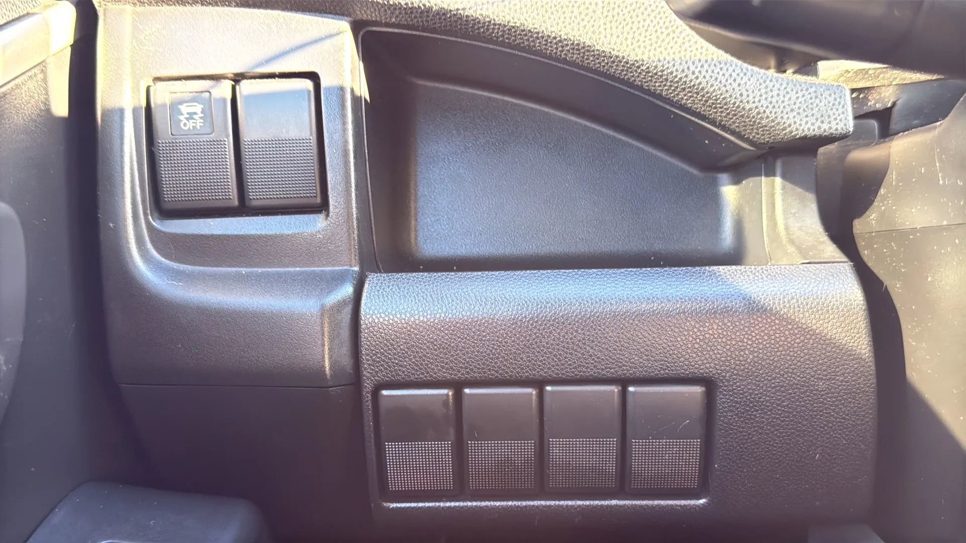 Used 2014 MAZDA MAZDA5 Sport image 15