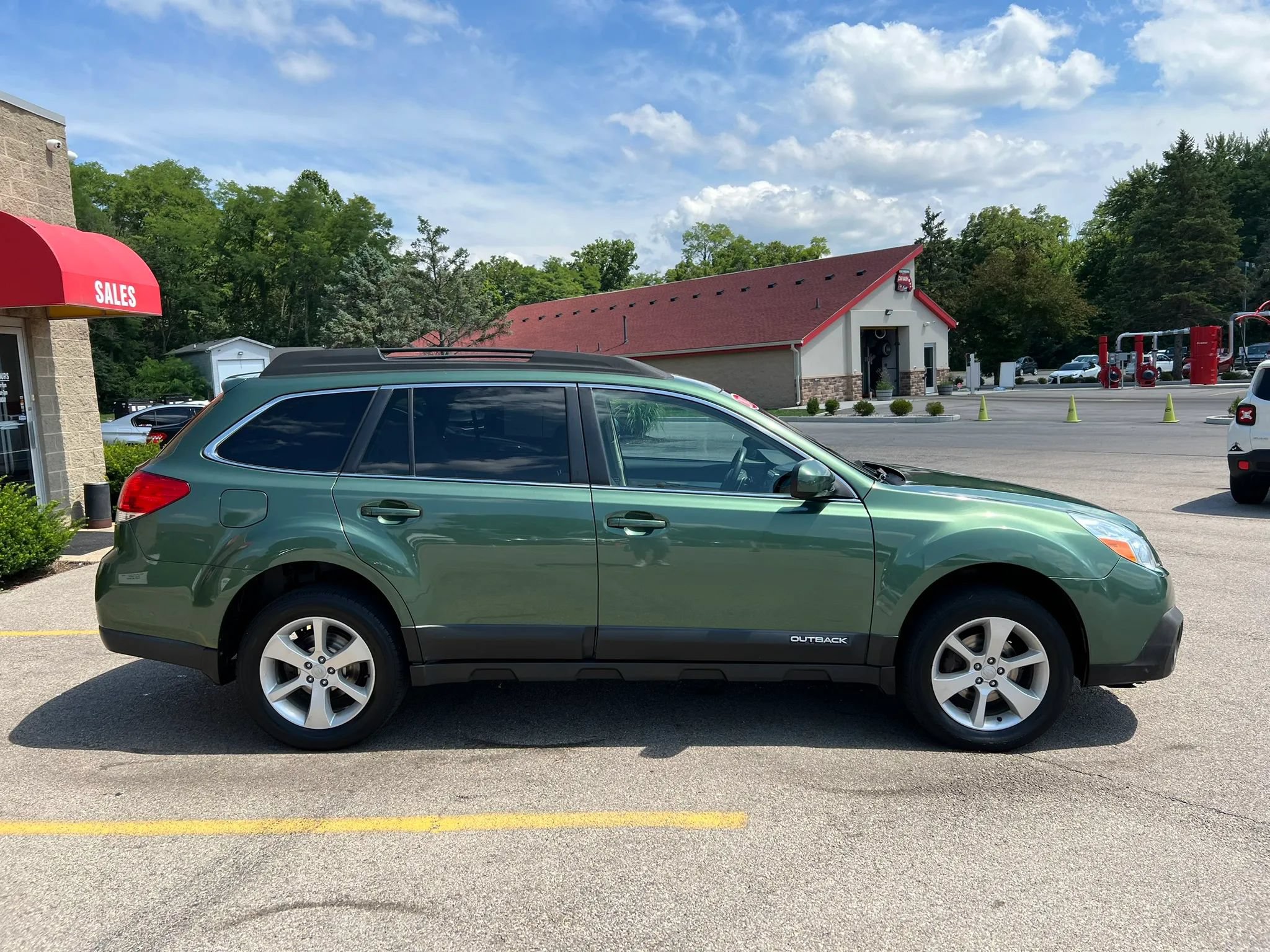 Used 2014 Subaru Outback 2.5i Premium w/ Popular Package #1B AWD/4WD image 4