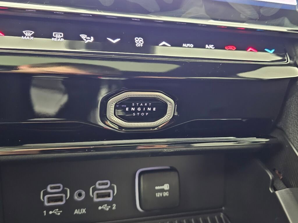 New 2026 Jeep Grand Cherokee Altitude image 24